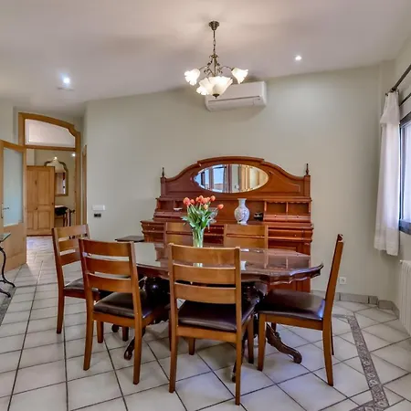 Anfisa Villa *